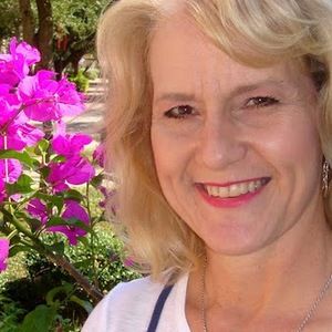 Meet your Posher, Elaine